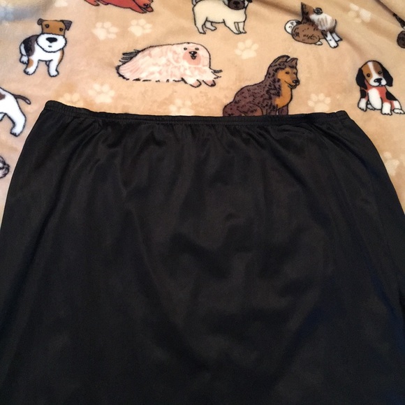 Pretty vintage black half slip by Vanity Fair - Picture 6 of 8